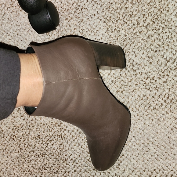 PRADA EUC BROWN HIDDEN PLATFORM LEATHER ANKLE BOOTIES SIZE EU39 - Picture 2 of 9